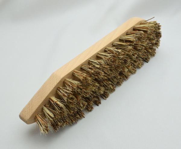 Waschbürste, Scheuerbürste mit dunkler Union-Fibre (zwei Naturfasern). Hergestellt in Todtnau von der Bürstenfabrik Keller GmbH, ein Traditionsunternehmen seit 1869.